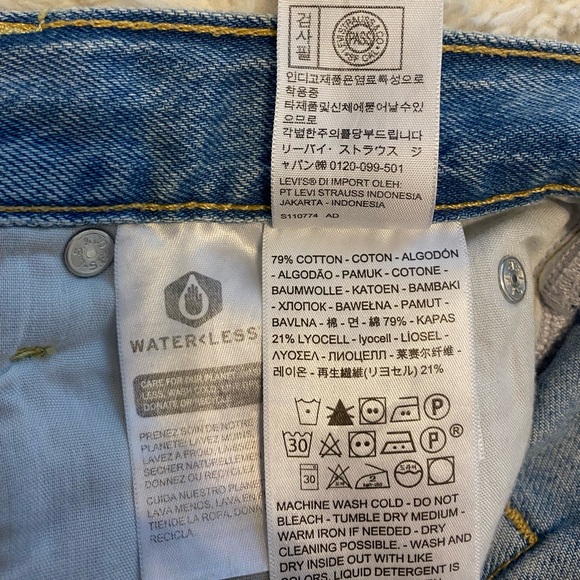 Aritzia Levi’s Ribcage Shorts - Picture 6 of 6